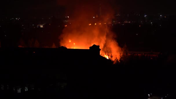Dikkatsizlik Yangın Tehlikeli Şeylerdir Tfaiyeciler Çok Geçmeden Evi Yıktılar Yanan — Stok video