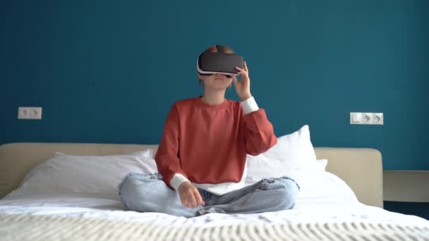 Teenager Using Virtual Reality Glasses Home Select Metaverse Menu Education — ストック動画