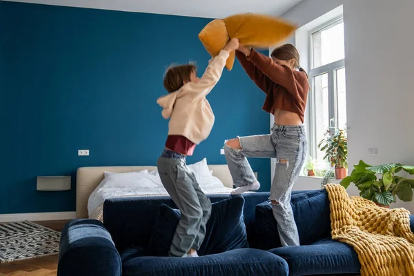 Excited Happy Children Siblings Pillow Fighting Couch Having Fun Playing — Stock Photo, Image