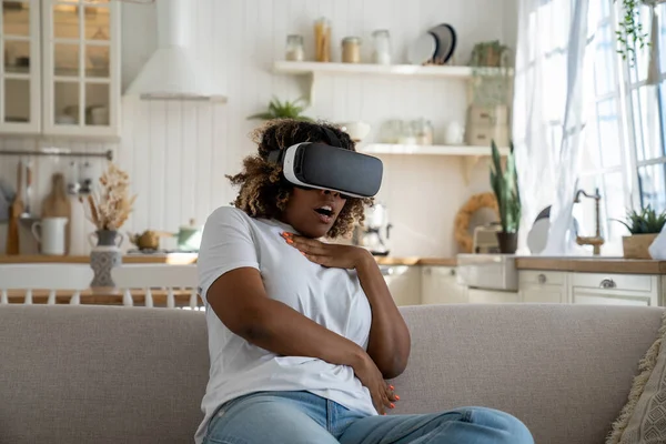 Shocked Young Black Woman Sitting Sofa Virtual Reality Headset Open — Stock Photo, Image