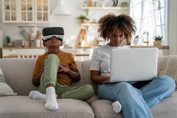 Curious Boy Son Using Virtual Reality Simulator Headset Entertainment Playing — Stock Photo, Image