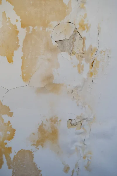 Leaky Roof Dampness Bedroom Ceiling Damaged Wall Chipped Paint Plaster — Stock Photo, Image