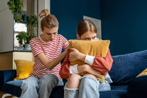 Loving Supportive Mother Sitting Sofa Upset Teenage Girl Helping Child — Stock Photo, Image