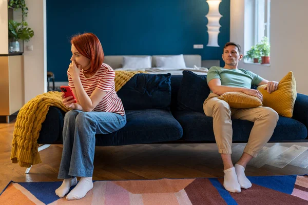 Conflict Quarrel Haughty Husband Sit Couch Feeling Annoyed Offended Woman — Stock Photo, Image
