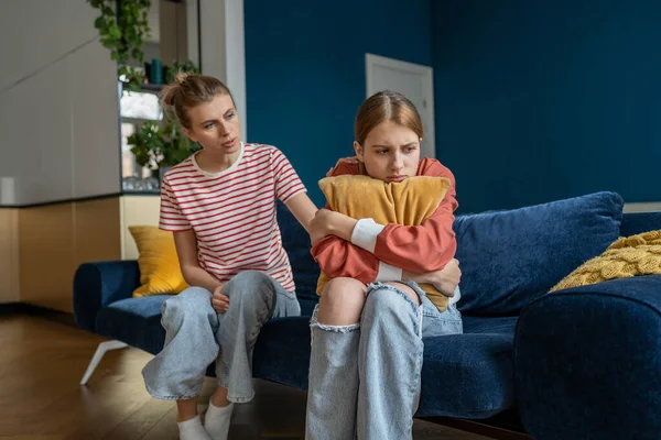 Affectionate Mom Trying Establish Contact Teenage Daughter Sitting Couch Home — Stock Photo, Image