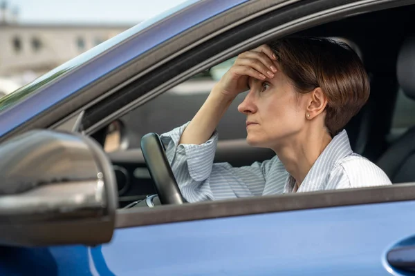 Burnout Müde Unglückliche Frau Auto Sitzend Erschöpfte Frauen Mittleren Alters — Stockfoto
