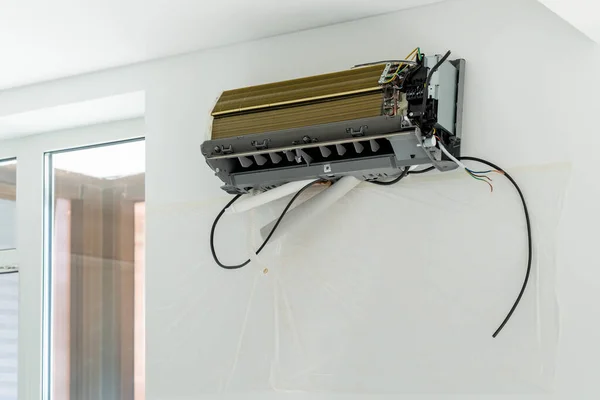 Instalación Sistema Aire Acondicionado Pared Blanca Apartamento Primer Plano Oficina — Foto de Stock