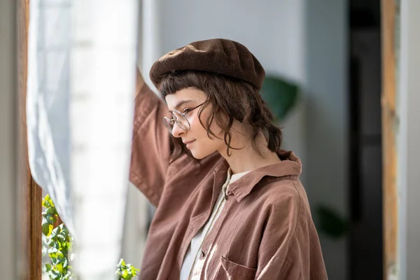 Pensive Melancholic Teenager Vintage Clothes Beret Glasses Standing Window Ang — Stock Photo, Image
