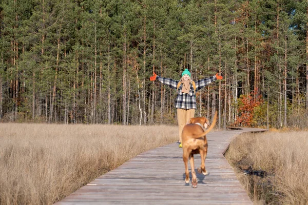 Woman Spreading Arms Hug Her Dog Walking Ecological Trail Nature — Stock Photo, Image
