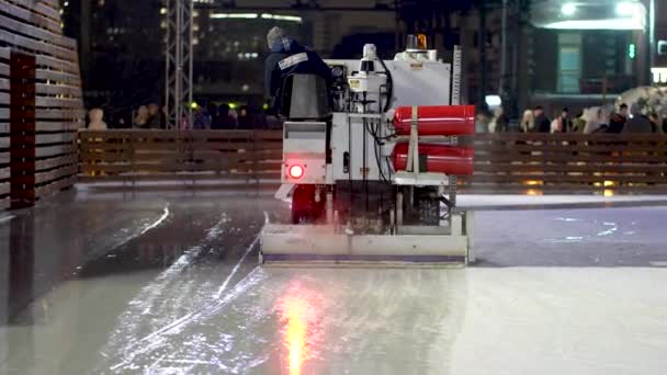 2023年12月2日圣彼得堡俄罗斯 溜冰场准备冰在闭会期间 冰场回收车在室外重新浮出水面 — 图库视频影像