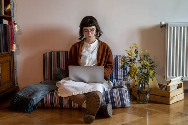 Student Teen Girl Nerd Glasses Studying Laptop Home Living Room — Stock Photo, Image