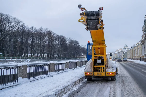 Professionele Industriële Sneeuwschuiver Reinigen Weg Sneeuwstorm Sneeuwval Gemeentelijke Dienst Wegenonderhoud — Stockfoto
