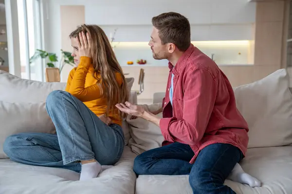 Displeased Woman Manipulator Ignoring Husband Wanting Talk Frustrated Wife Abuser — Stock Photo, Image