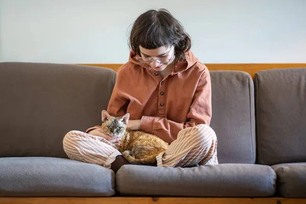Caring Teenager Sitting Yoga Stance Couch Holding Cat Knees Gently — Stock Photo, Image