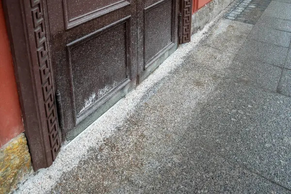 Pavement Building Entrance Covered White Thick Layer Slip Thaw Salt — Stock Photo, Image
