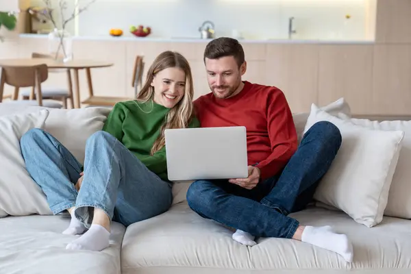Loving Happy Smiling Couple Sitting Sofa Looking Laptop Computer Screen — Stock Photo, Image