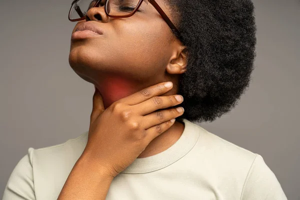 Ill African American Woman Having Sore Throat Sharp Pain Symptom — Stock Photo, Image