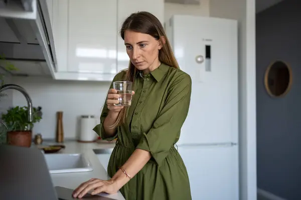 Attractive Focused Woman Freelancer Standing Home Kitchen Touching Laptop Computer — Stock Photo, Image