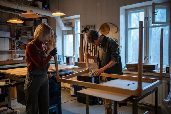 Carpentry Workshop Focused Spouses Woman Man Working Carpentry Workshop Assembling — Stock Photo, Image