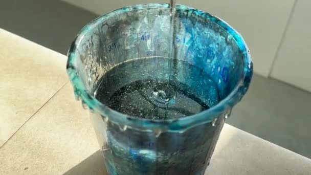 Closeup Hands Artist Kneads Mixing Art Epoxy Resin Plastic Cup — Stok video