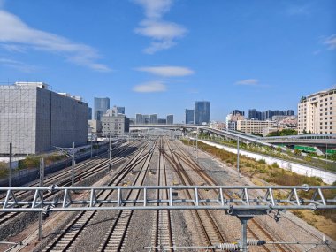 Guangzhou Çin 'deki tren rayları.