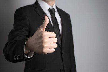 Silah geçmişi olan bir el.