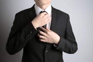 Silah geçmişi olan bir el.
