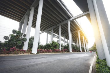 Karayolu Köprüsünün altında