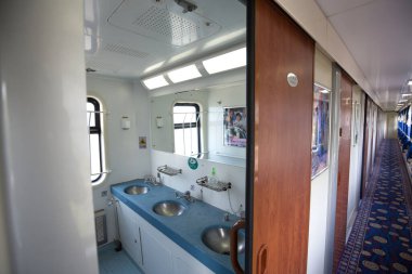 Guangzhou, Çin - Haziran 24, 2016: Trendeki banyo, Guangzhou 'ya giden kunming treni.