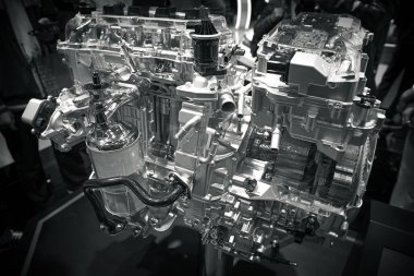 Arabanın motorunun yeni parçası