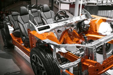 Arabanın gövde parçaları.