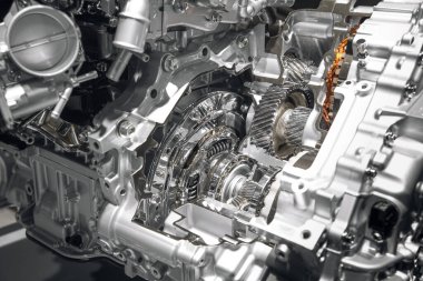 Arabanın motorunun yeni parçası