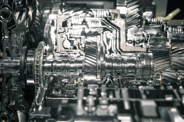 Arabanın motorunun bir parçası.