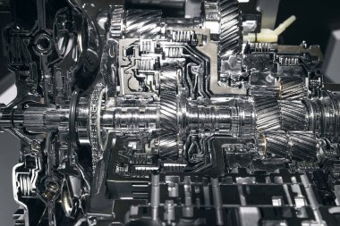 Arabanın motorunun bir parçası.