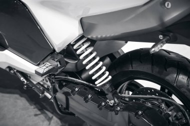Spor motosikletinin süspansiyonu