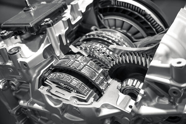 Часть двигателя автомобиля