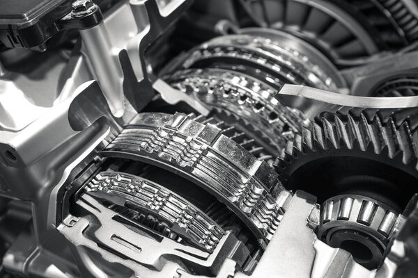 Часть двигателя автомобиля