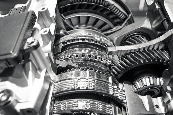 Часть двигателя автомобиля