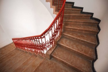 Eski binada merdiven