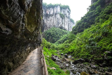 Chongqing Çin 'deki Wulong doğal köprü parkı.
