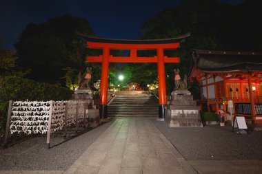 Fushimi Inari tapınak Kyoto Japonya'da
