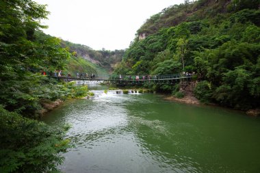 Huangguoshu Parkı 'ndaki asma köprü