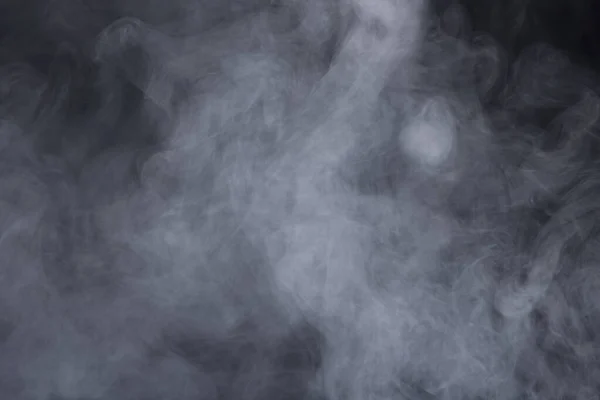 Gęste Puszyste Puszki Białego Dymu Mgły Czarnym Tle Abstrakcyjne Chmury — Zdjęcie stockowe