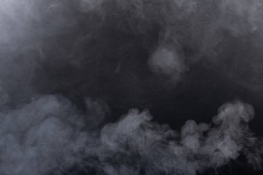 Beyaz Duman ve Sis 'ten Yoğun Kabarık Kabarık Tütsüler Siyah Arkaplan' da, Soyut Duman Bulutları 'nda, Hareketin Odak Noktası Bulanık. Kuru buz sineğinin dumanı havada uçuşuyor, dokuyu etkiliyor.