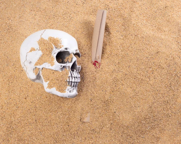 Death Skull Sandstrand Isolerad Med Sista Vilja Arv Eller Skattkarta — Stockfoto