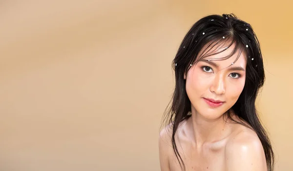 Portret Strzał Twarz Piękna Młoda Azjatka Kosmetykiem Mody Tworzą Czystą — Zdjęcie stockowe