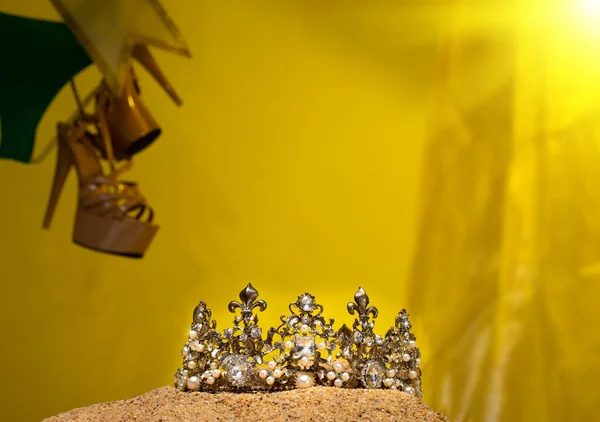Sarı Çöl Kum Elması Altın Güneş Konuldu Bayan Güzellik Yarışması — Stok fotoğraf