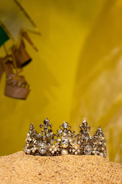 Yellow Desert Sand Diamond Crown Gouden Zon Natuurlijke Hete Midden — Stockfoto