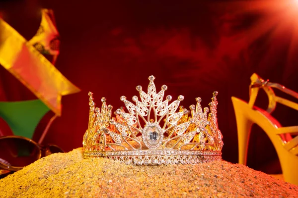 Red Evening Desert Sand Diamond Crown Dimasukkan Dalam Red Yellow — Stok Foto
