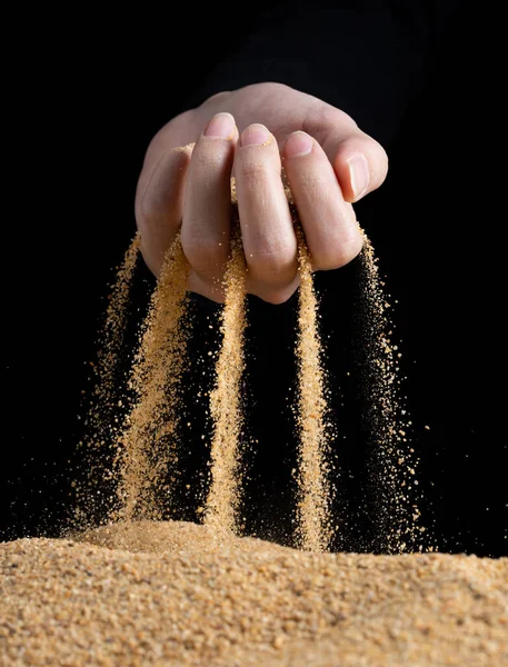 Hand Gibt Fallenden Sand Frei Feiner Sand Fließt Durch Die — Stockfoto